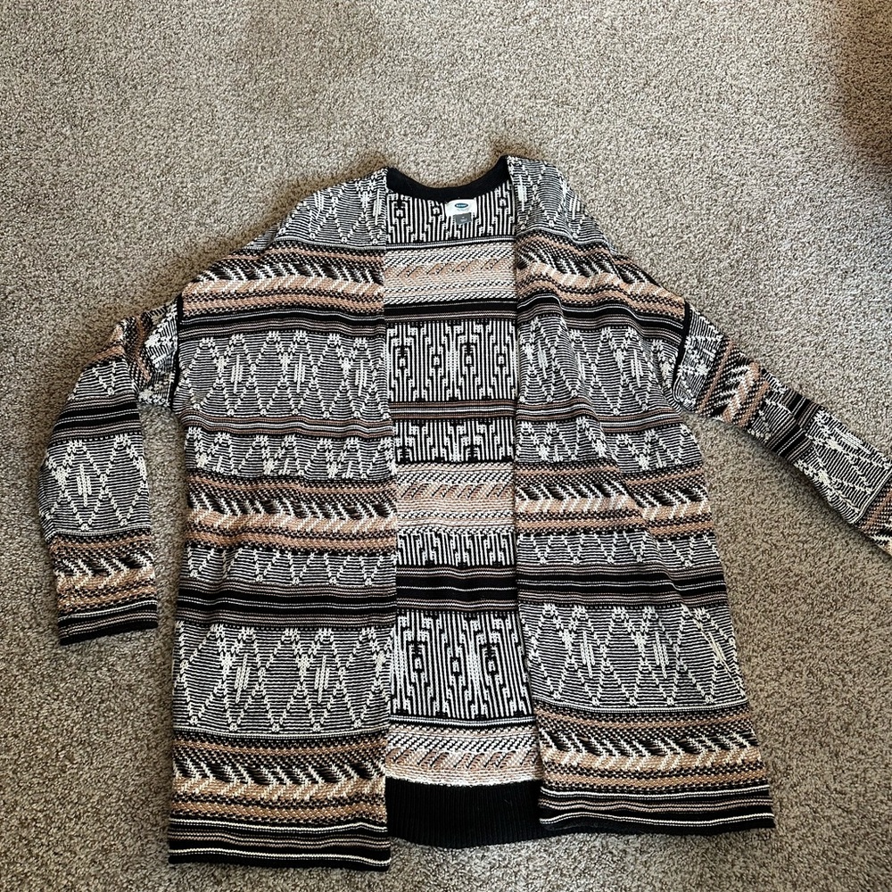 Old Navy Black and Cream Patterned Knit